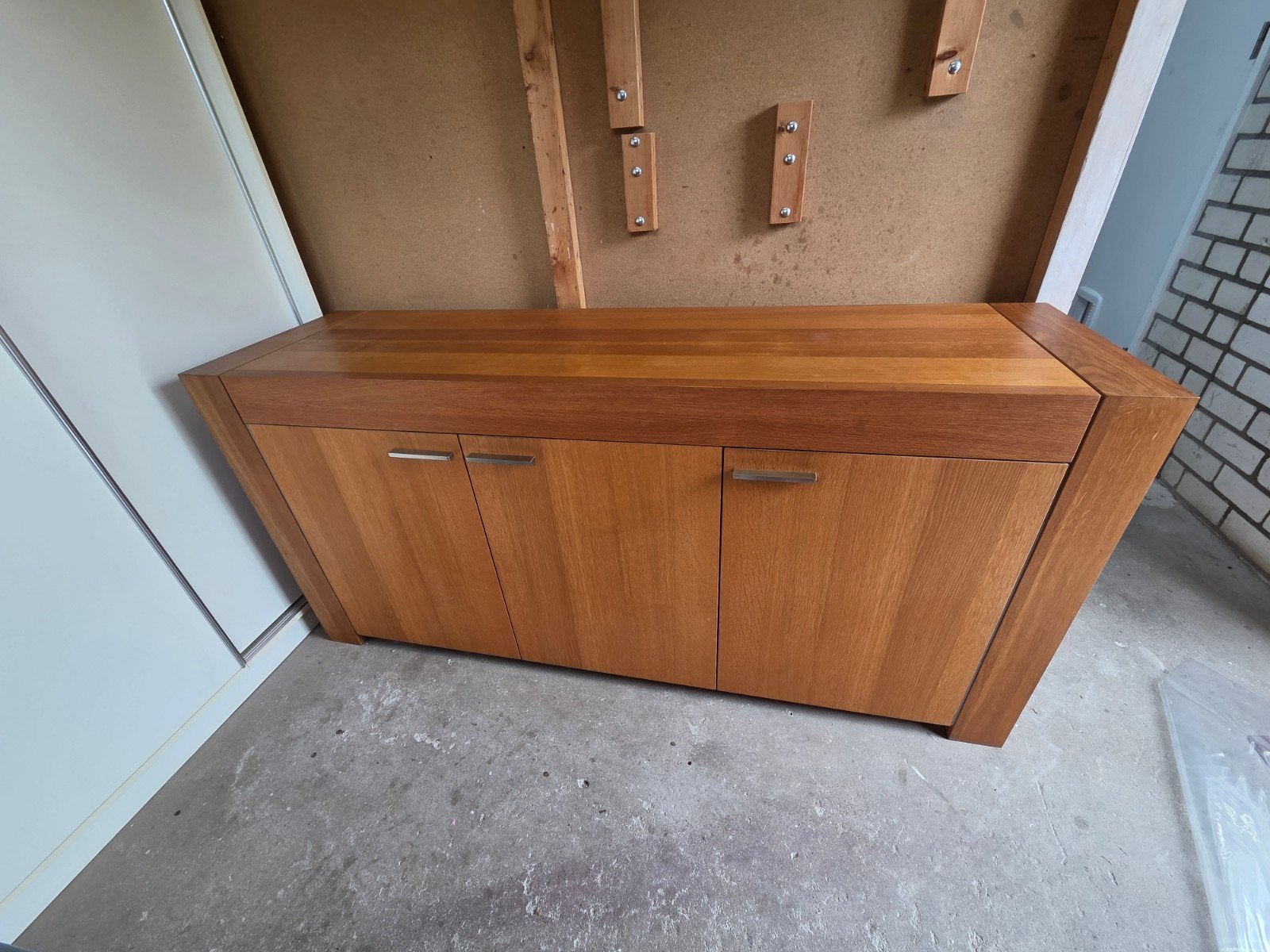 Stijlvol dressoir met opbergruimte, Huis en Inrichting, Kasten | Dressoirs, Ophalen, Met deur(en), 150 tot 200 cm, Zo goed als nieuw