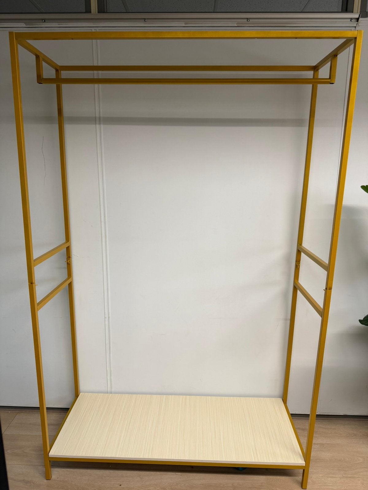 Goudkleurige kledingrek 190 hoog, Kleding | Dames, Kledingrekken, Ophalen, Gebruikt