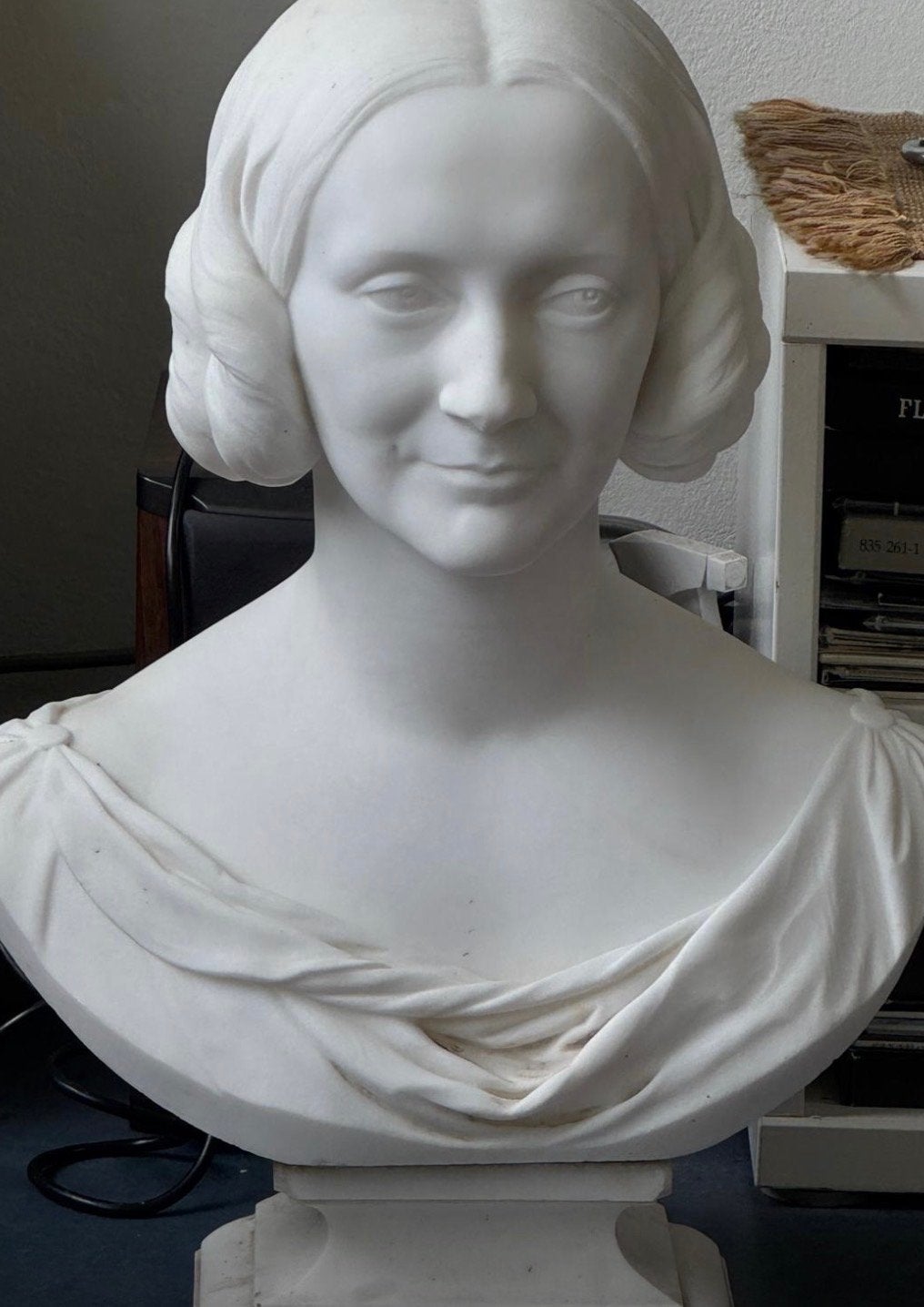 Antieke marmeren buste van een dame, Antiek en Kunst, Ophalen, Buste, 50 - 100 cm, Handgemaakt