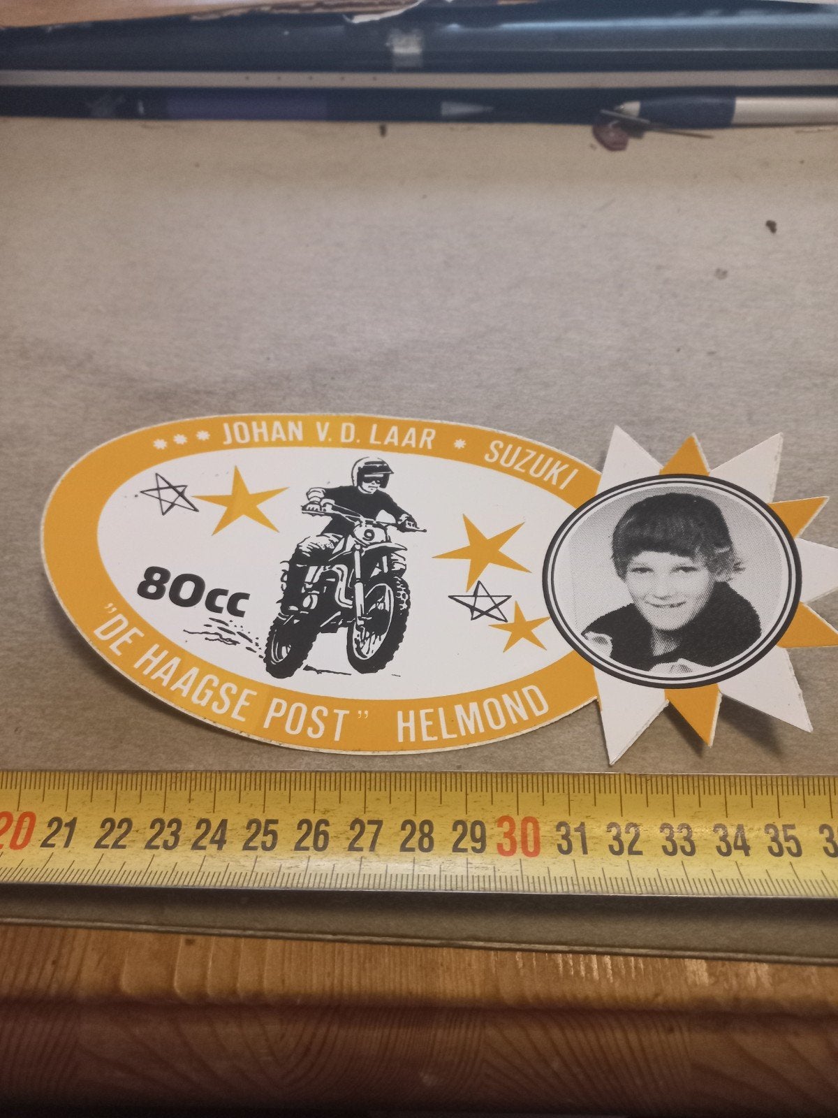 Vintage Johan v.d. Laar Suzuki 80cc sticker, Ophalen of Verzenden, Zo goed als nieuw, Auto of Motor