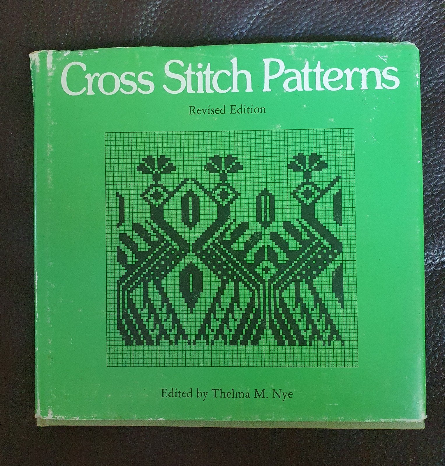 vintage borduur boek cross stitch paterns 1973, Verzenden