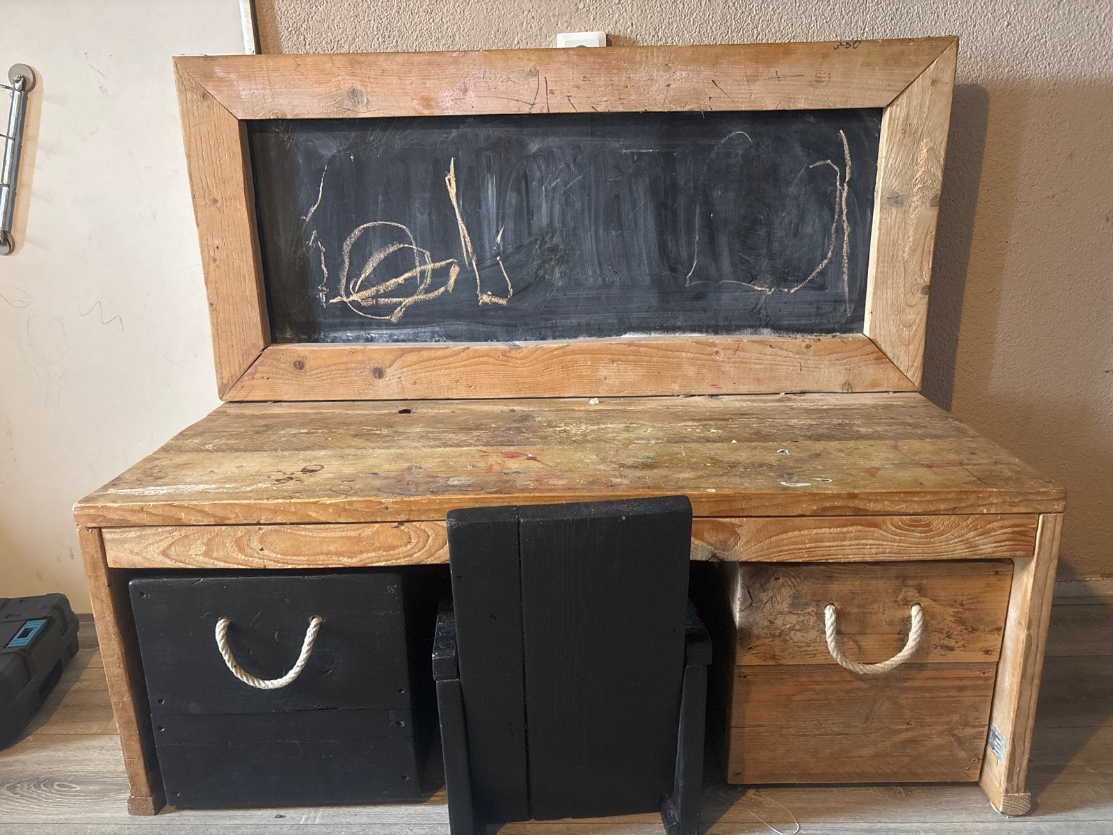 Steigerhout kinder speelbureau met lades en krijtbord, Kinderen en Baby's, Kinderkamer | Tafels en Stoelen, Ophalen, Gebruikt