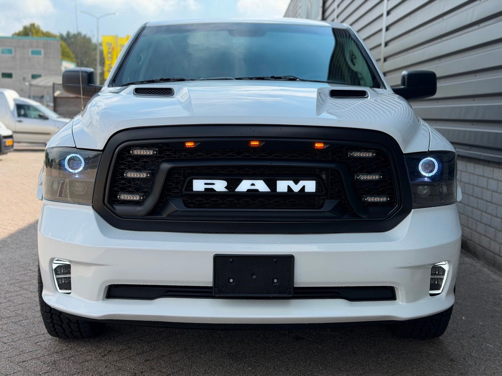 Dodge RAM 1500 CLASSIC 5.7 V8 Crew Cab | LPG | Led | Custom, Auto's, Automaat, Gebruikt, 5654 cc, Wit