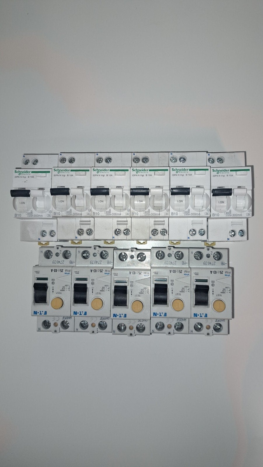 Aardlekschakelaars en installatieautomaten, Ophalen of Verzenden, Gebruikt, Eaton, Aardlekschakelaar