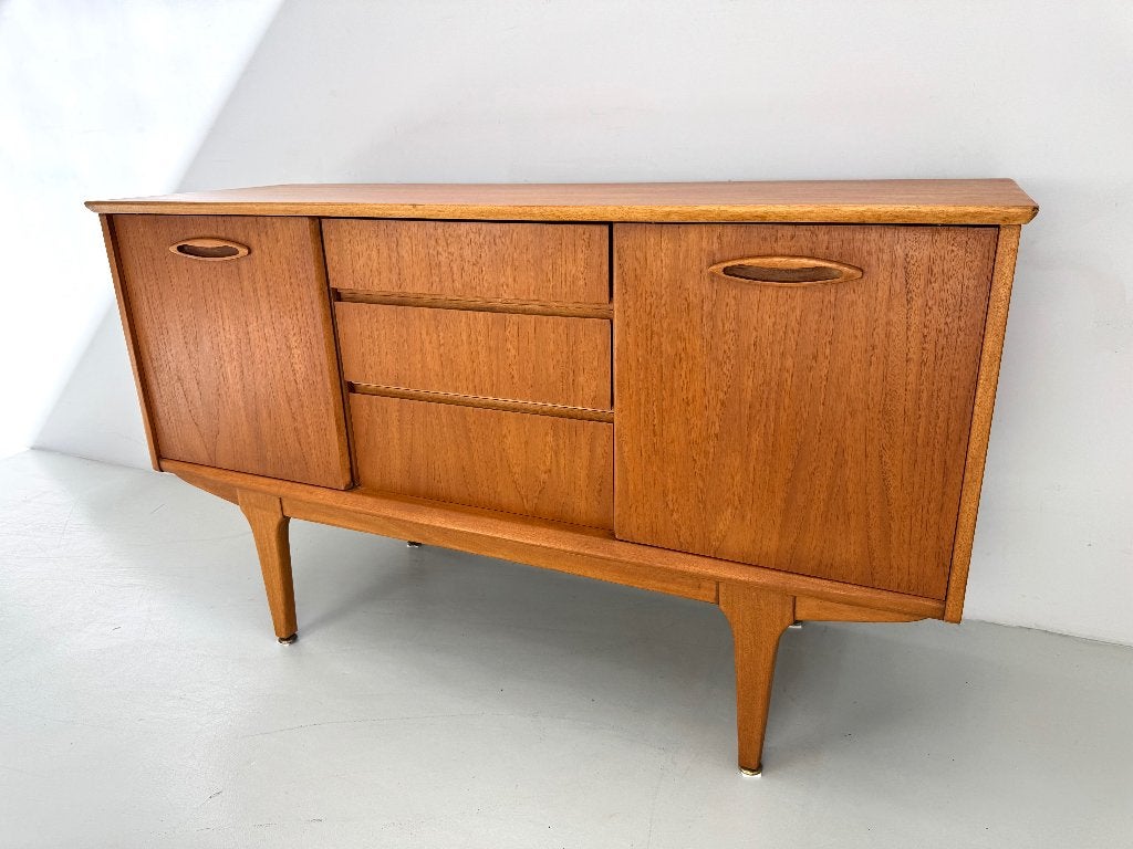 Vintage dressoir Jentique., 150 tot 200 cm, Teakhout, Ophalen of Verzenden, Zo goed als nieuw