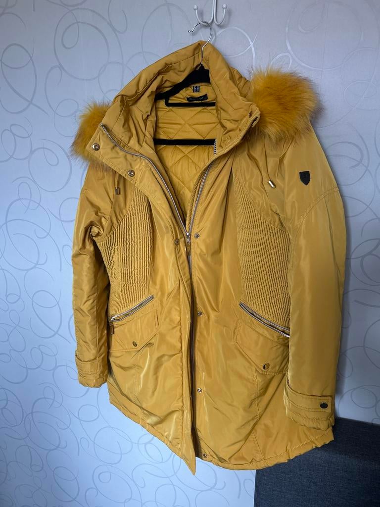 District winterjas geel met afneembare capuchon, Kleding | Dames, Jassen | Winter, Ophalen of Verzenden, Nieuw, Maat 46/48 (XL) of groter