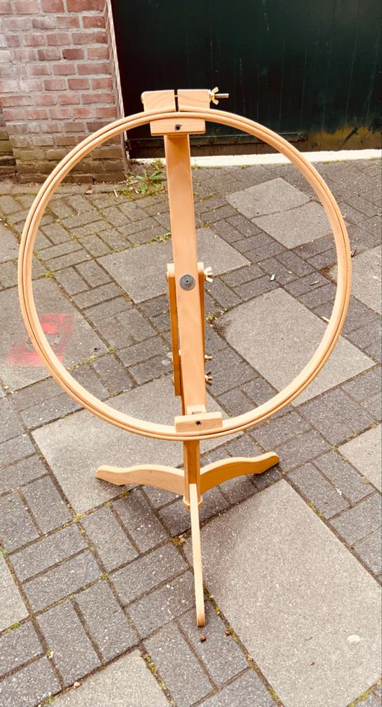 Verstelbare Houten Borduurstandaard met Ronde Ring quilten, Hobby en Vrije tijd, Ophalen of Verzenden, Zo goed als nieuw, Handborduren