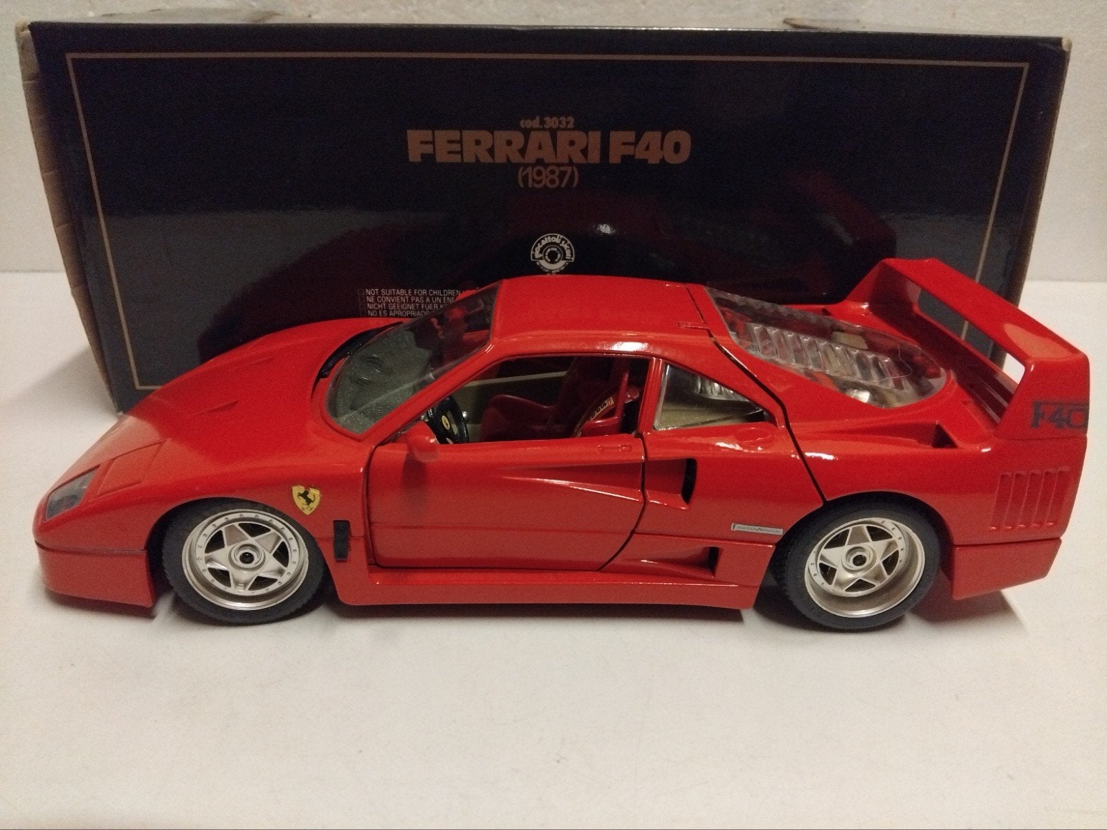 Ferrari F40 rood Bburago metal 1:18 KRD, Hobby en Vrije tijd, Ophalen of Verzenden, Zo goed als nieuw, Auto, Bburago