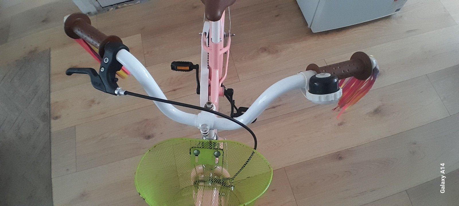 Roze kinderfiets met mandje., Ophalen of Verzenden, Gebruikt, Minder dan 16 inch, Zijwieltjes