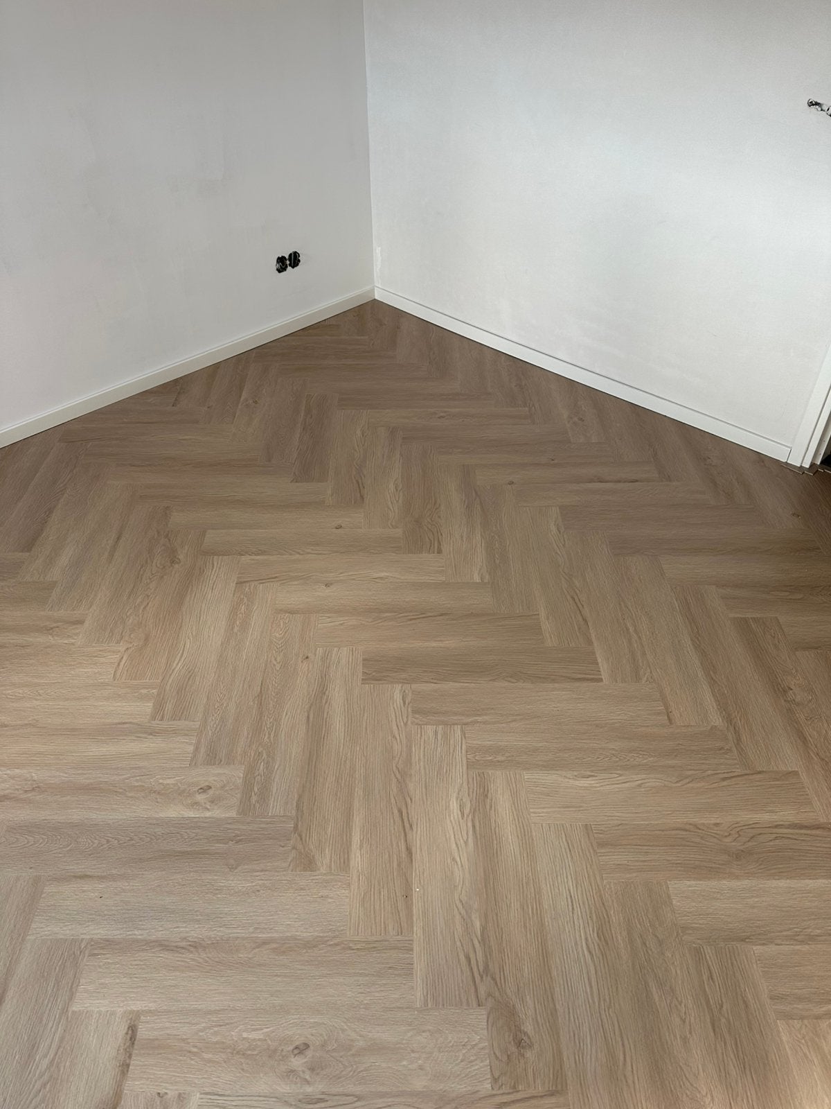 Laminaat en PVC leggen/ Egaliseren / hoge plint / klussen, Ophalen, 75 m² of meer, Nieuw, Geel