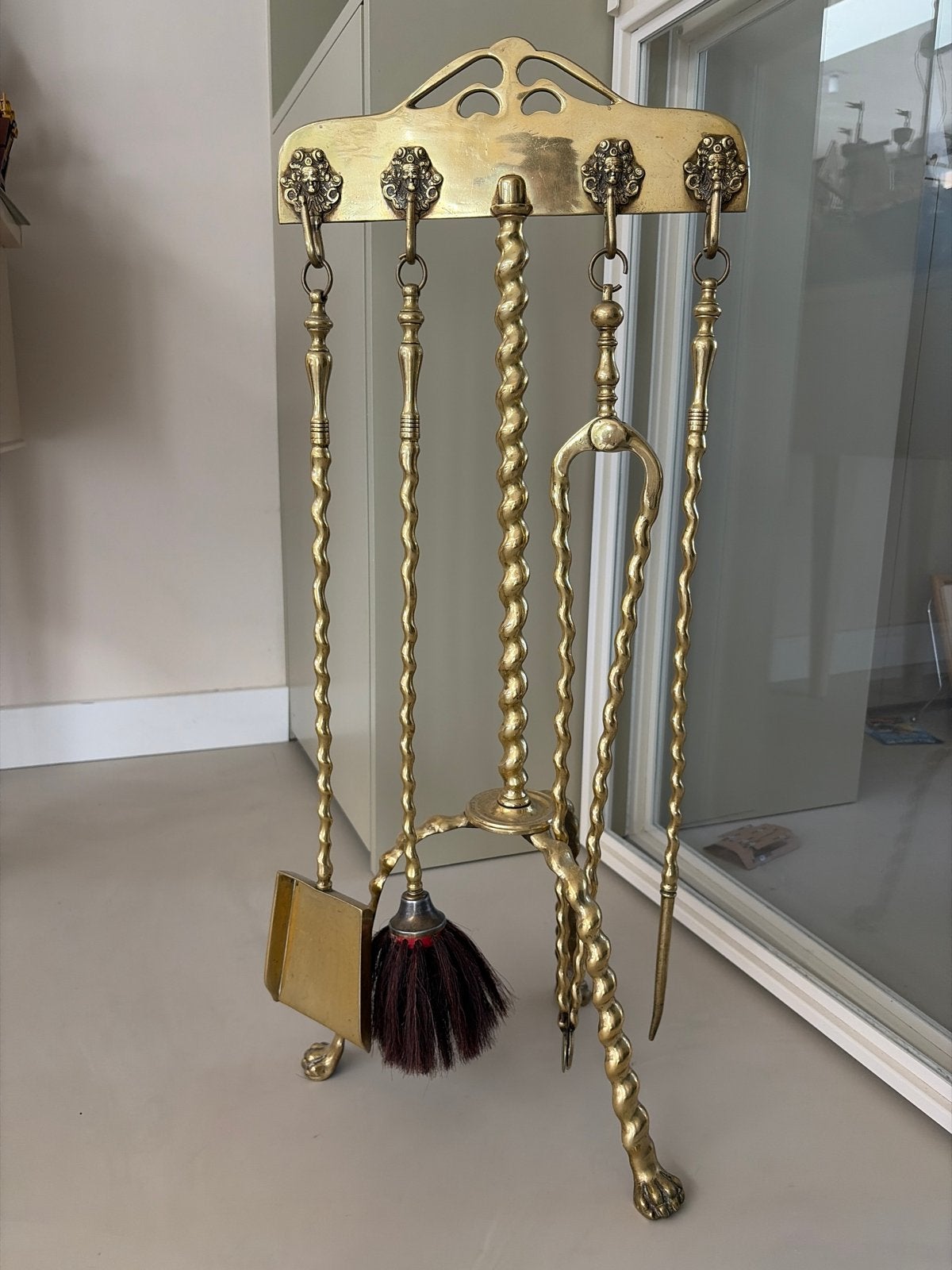 Antieke messing haardstel met leeuwenkoppen, Antiek en Kunst, Ophalen, Koper
