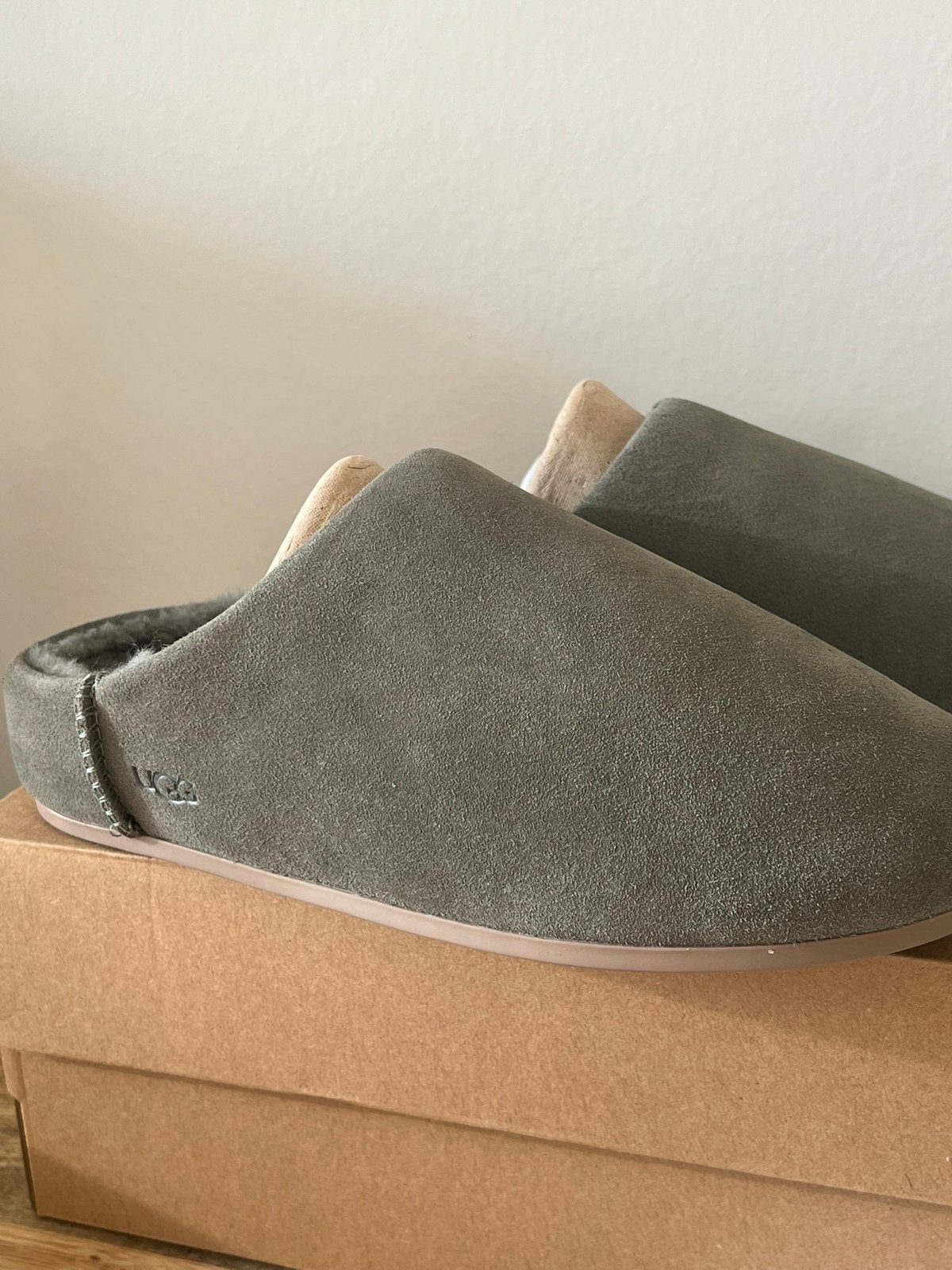Splinternieuwe UGG Elea Slip-on maat 37, Kleding | Dames, Schoenen, Ophalen, Overige kleuren, Nieuw, Pantoffels of Sloffen