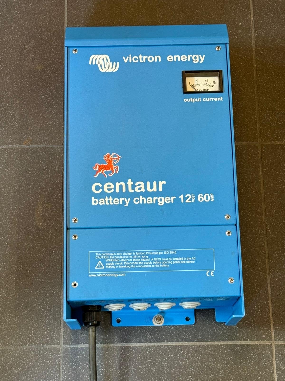 Victron Energy Centaur Acculader 12V 60A, Ophalen of Verzenden, Gebruikt, Overige typen