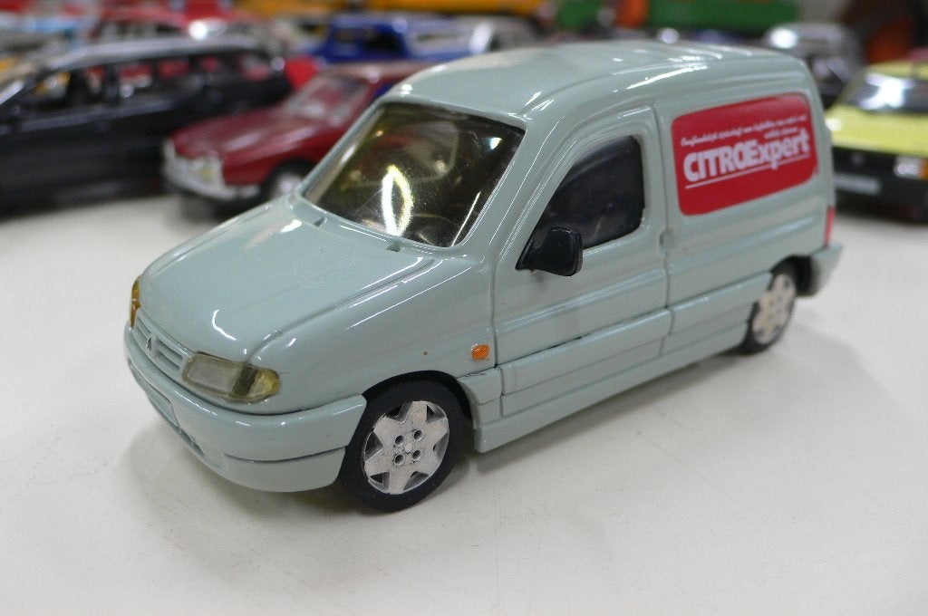 citroen berligo -citroen expert-mist spiegel/ruitenwissers-, Hobby en Vrije tijd, Modelauto's | 1:43, Verzenden, Gebruikt, Auto
