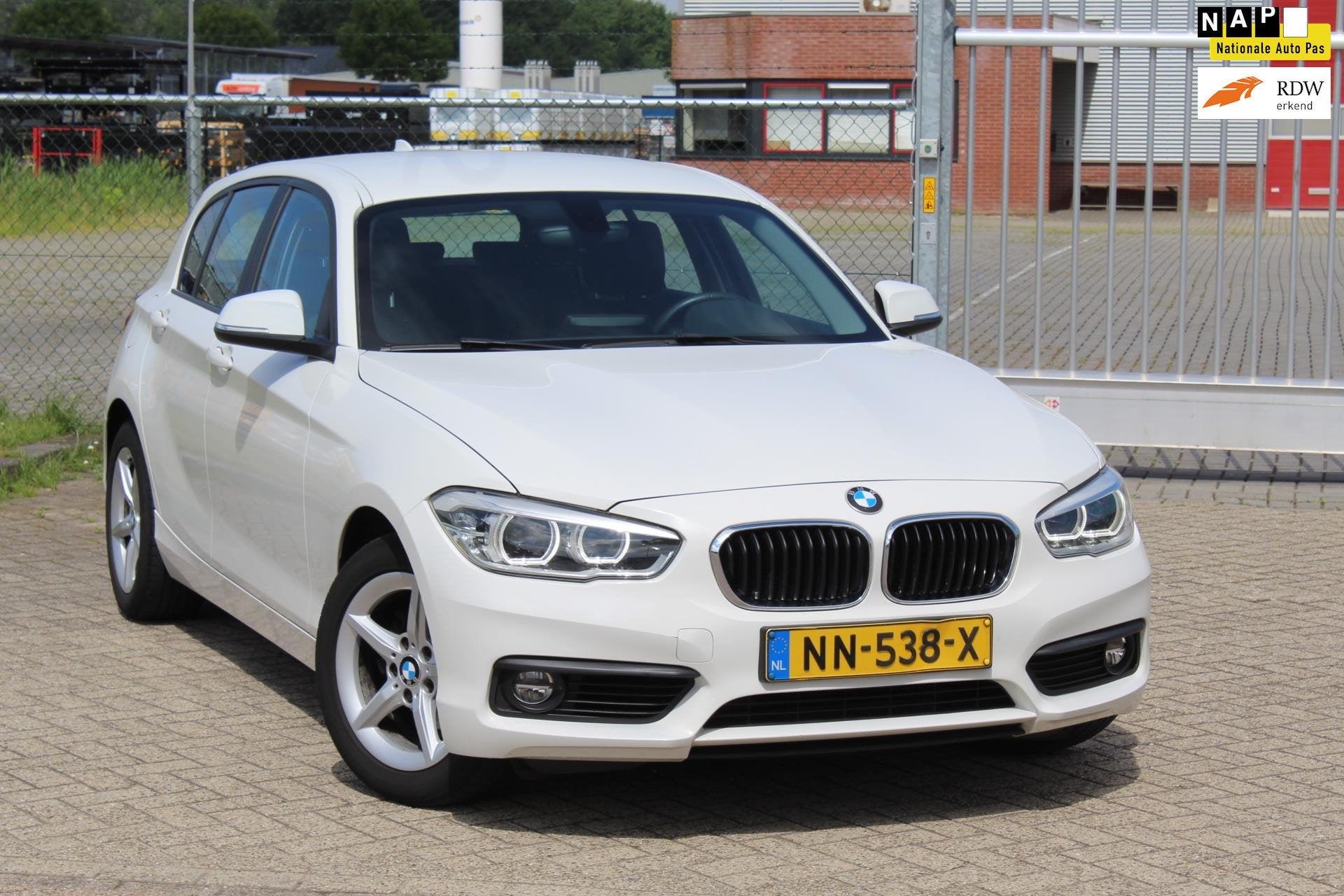 BMW 1-serie 118i Centennial Executive AUTOMAAT NAP MULTIMEDI, Gebruikt, Wit, Origineel Nederlands, Bedrijf
