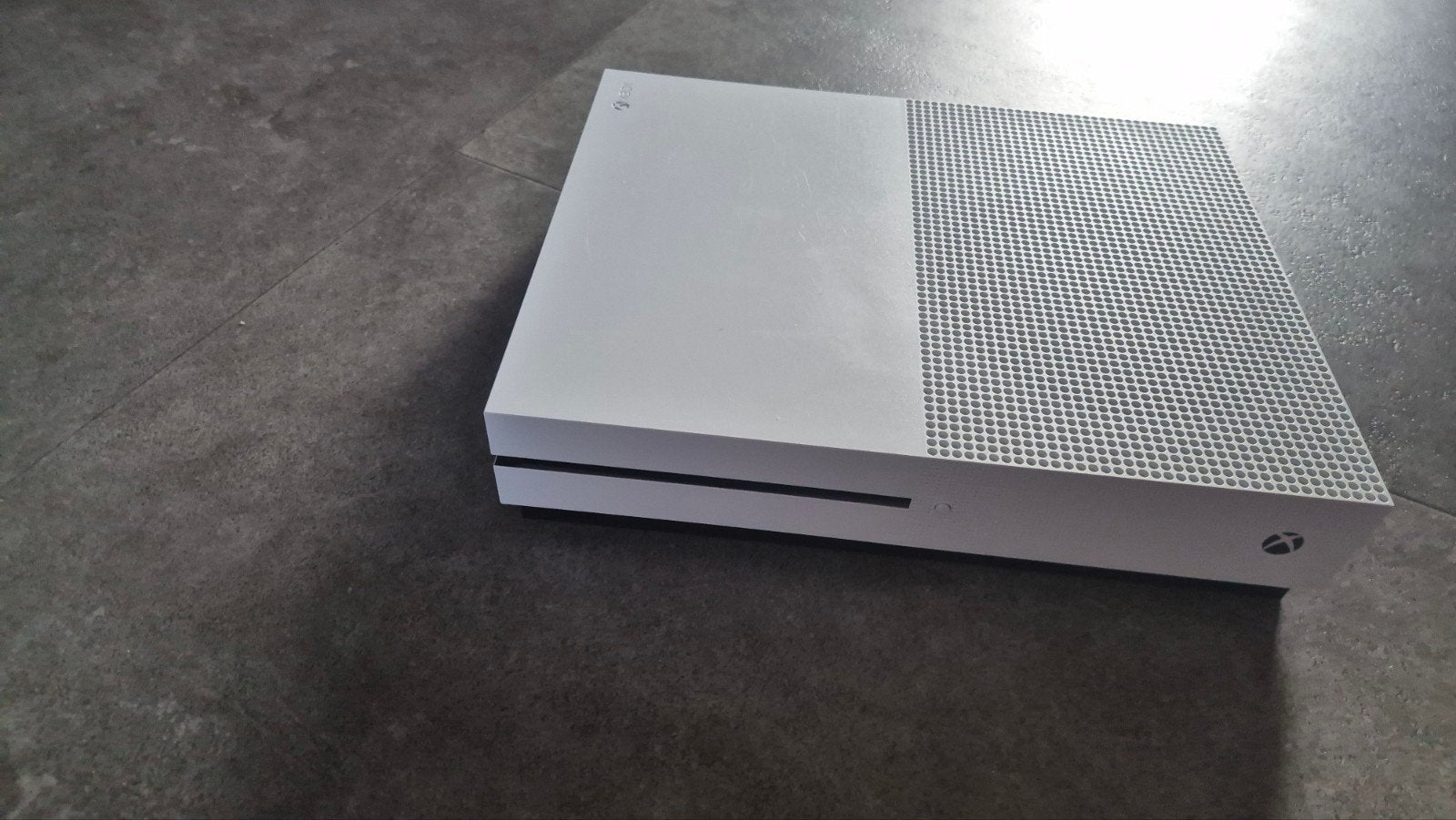 Xbox One S met controller en oplaadbare batterijen, Ophalen of Verzenden, Gebruikt