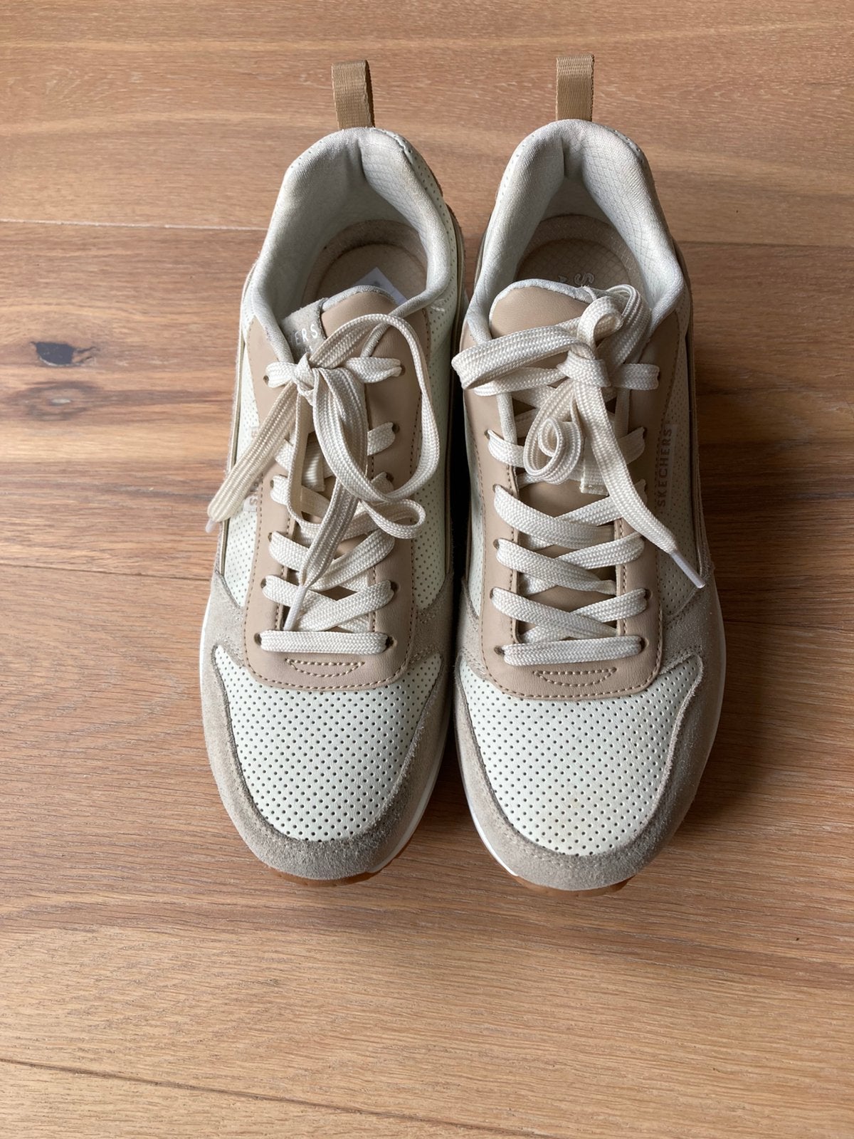 Skecher sneakers, Beige, Ophalen of Verzenden, Sneakers of Gympen, Zo goed als nieuw