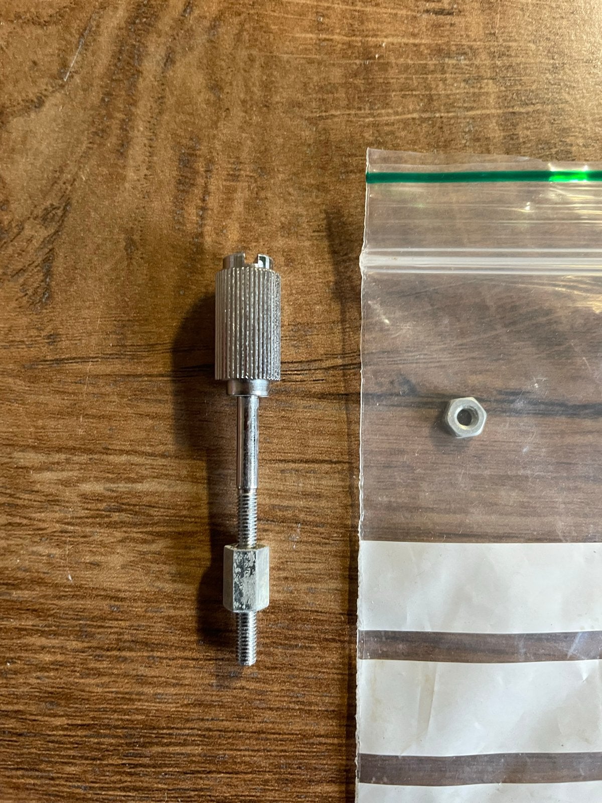 Metalen Stelschroef met Moer (XE4590001) Borduurring, Hobby en Vrije tijd, Ophalen of Verzenden, Nieuw, Toebehoren, Brother