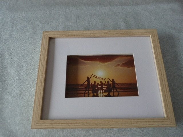 blank houten fotolijst met verlichting., Audio, Tv en Foto, Fotografie | Fotolijsten, Nieuw, Wissellijst, Hout, Hangend, Met glas