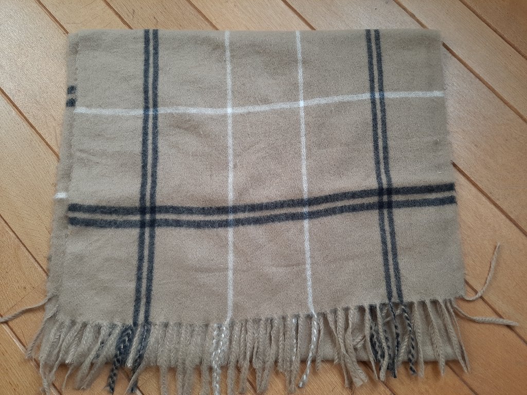 Sjaal zand wit zwart ruit, Ophalen of Verzenden, Zo goed als nieuw, Maat 46/48 (XL) of groter, Sjaal