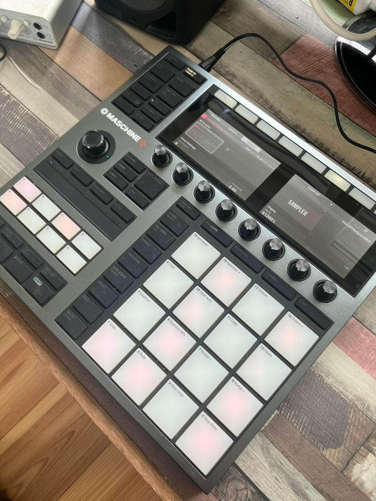Native Instruments Maschine + (slechts 2 keer gebruikt), Ophalen of Verzenden, Zo goed als nieuw