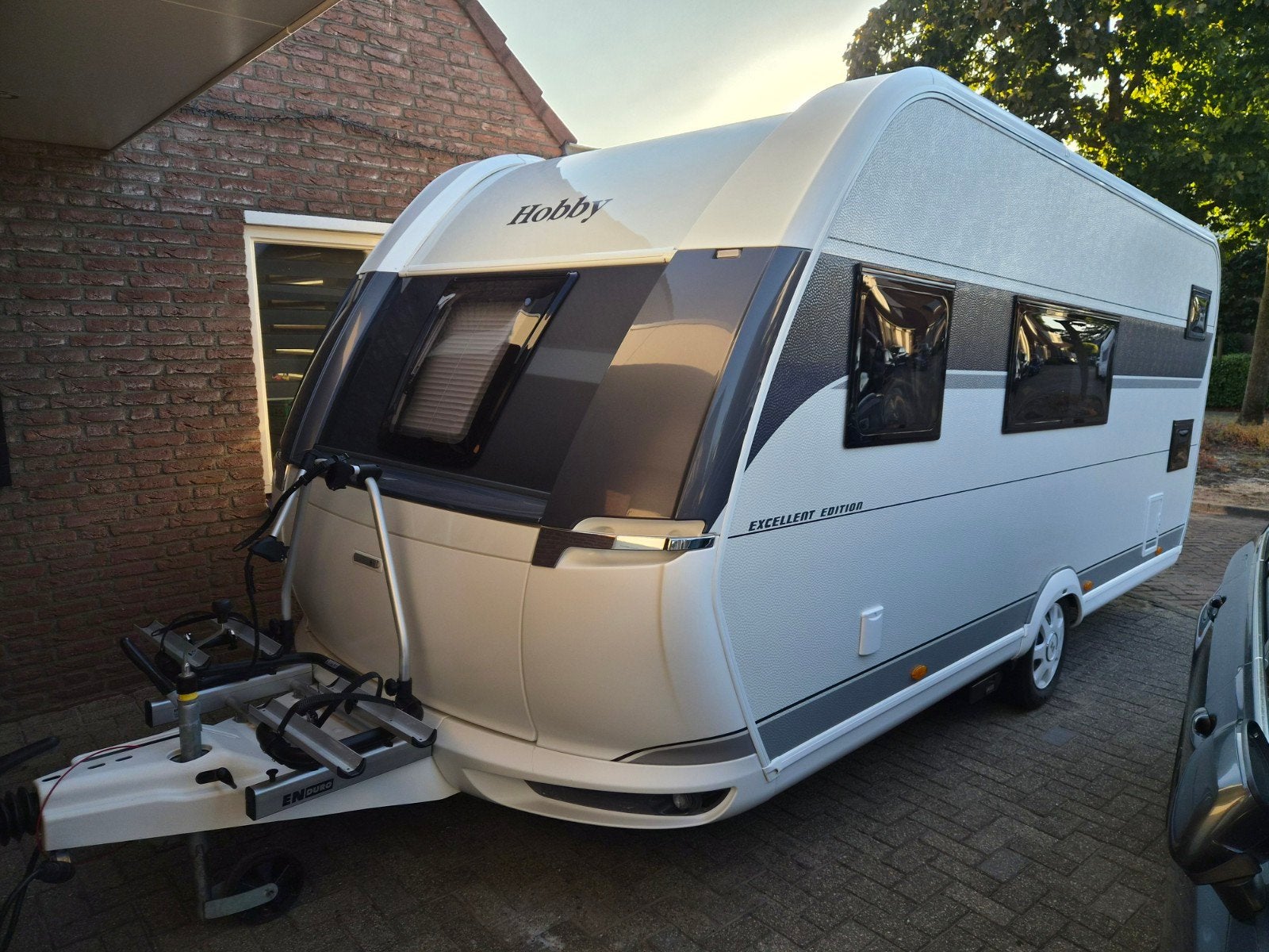 hobby 490 kmf 2026 MOVER AIRCO LUIFEL excellent edition F, Caravans en Kamperen, Dwarsbed, Hobby, Treinzit, Particulier