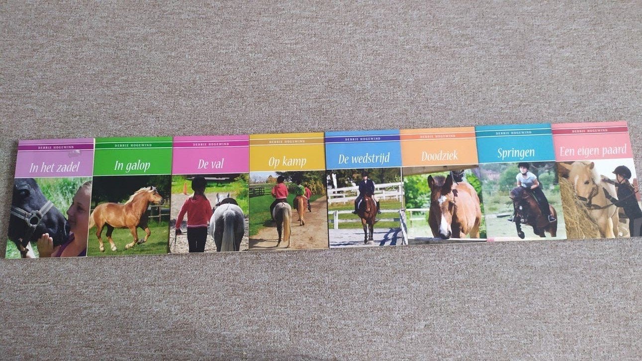 Manege De Hoefslag boekenreeks (8 delen), Ophalen of Verzenden, Nieuw, Dariel Defoor, Fictie