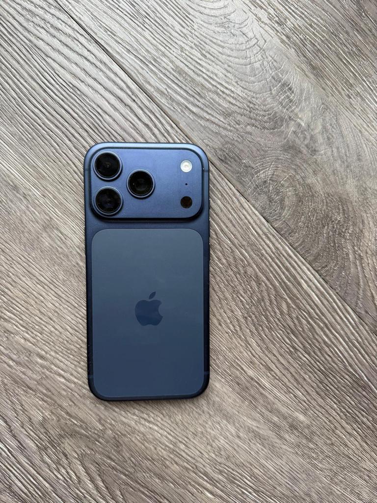 Iphone 17 Pro Deep bleu 256gb, Telecommunicatie, Mobiele telefoons | Apple iPhone, 97 %, Zo goed als nieuw, Ophalen, 256 GB