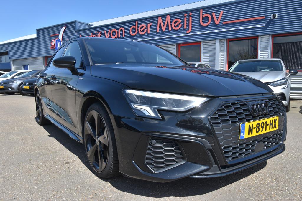 Audi A3 Sportback 35 TFSI edition one S-line , VIRTUAL COCKP, Stof, 1498 cc, 4 cilinders, Zwart