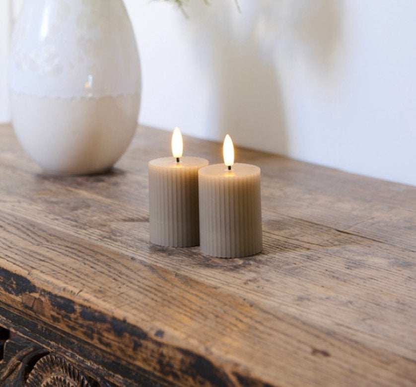 Sirius Smilla Oplaadbare LED-Kaarsen beige taupe 2 st NIEUW, Beige, Ophalen of Verzenden, Kaars, Was