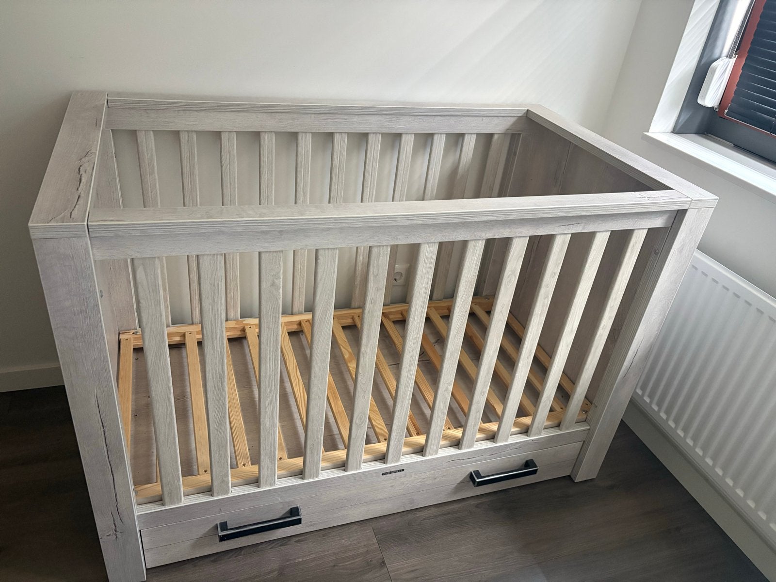 Kidsmill Ledikant met lade en lattenbodem, Ophalen, Gebruikt, 90 cm, Hout