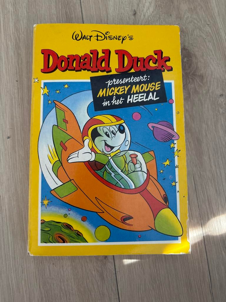 Donald Duck pocket: Mickey Mouse in het Heelal (1984), Eén stripboek, Ophalen of Verzenden, Gelezen