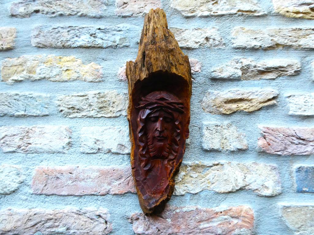 Houtgesneden Jezus hoofd uit één stuk boomstam gesigneerd, Antiek en Kunst, Ophalen of Verzenden