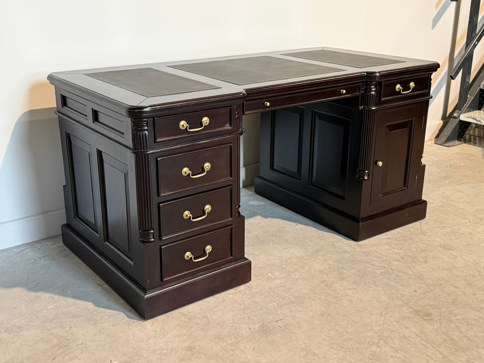 Klassiek Engels bureau #705, Overige typen, 160 cm, Hout, Bruin