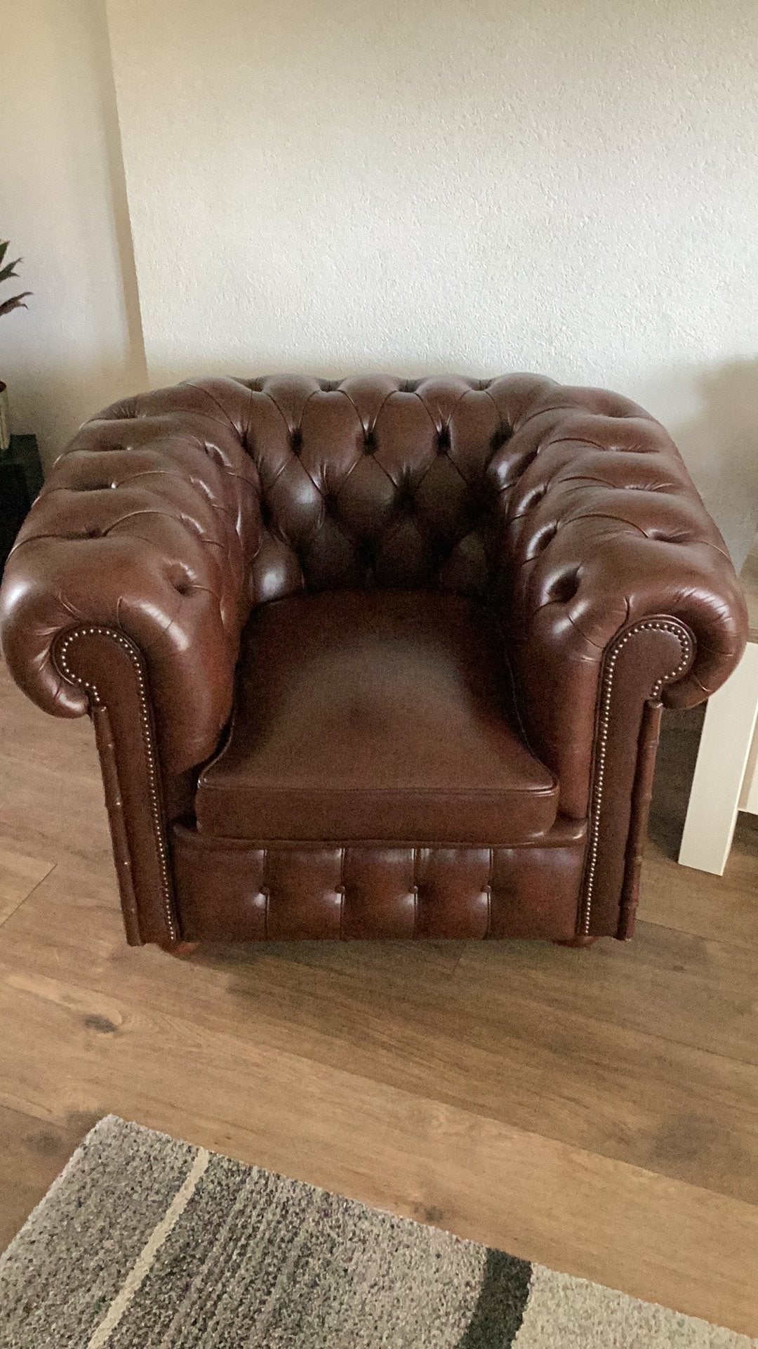 Engelse Chesterfield stoel, Ophalen, Zo goed als nieuw, 75 tot 100 cm