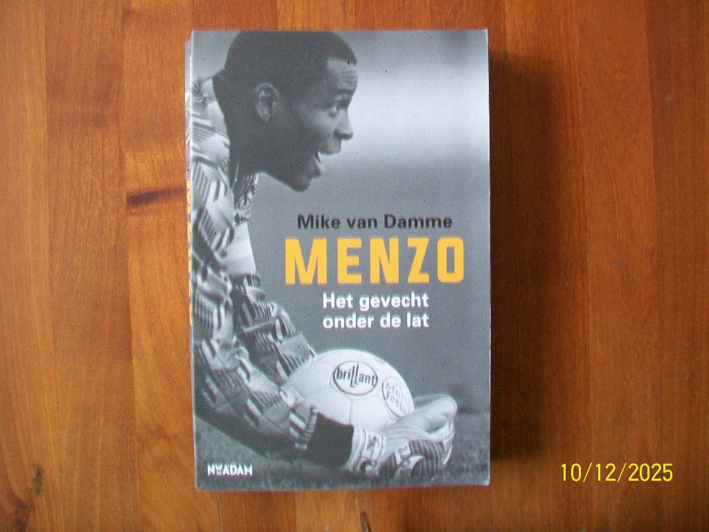 Het Gevecht onder de Lat - Menzo ( Mike van Damme), Verzamelen, Sportartikelen en Voetbal, Verzenden, Zo goed als nieuw, Ajax