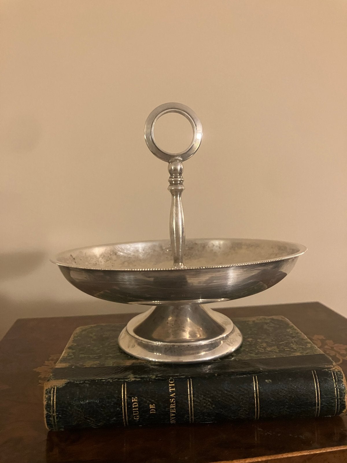 Antieke verzilverde schaal met ringgreep, ca. 1930, Ophalen of Verzenden, Zilver