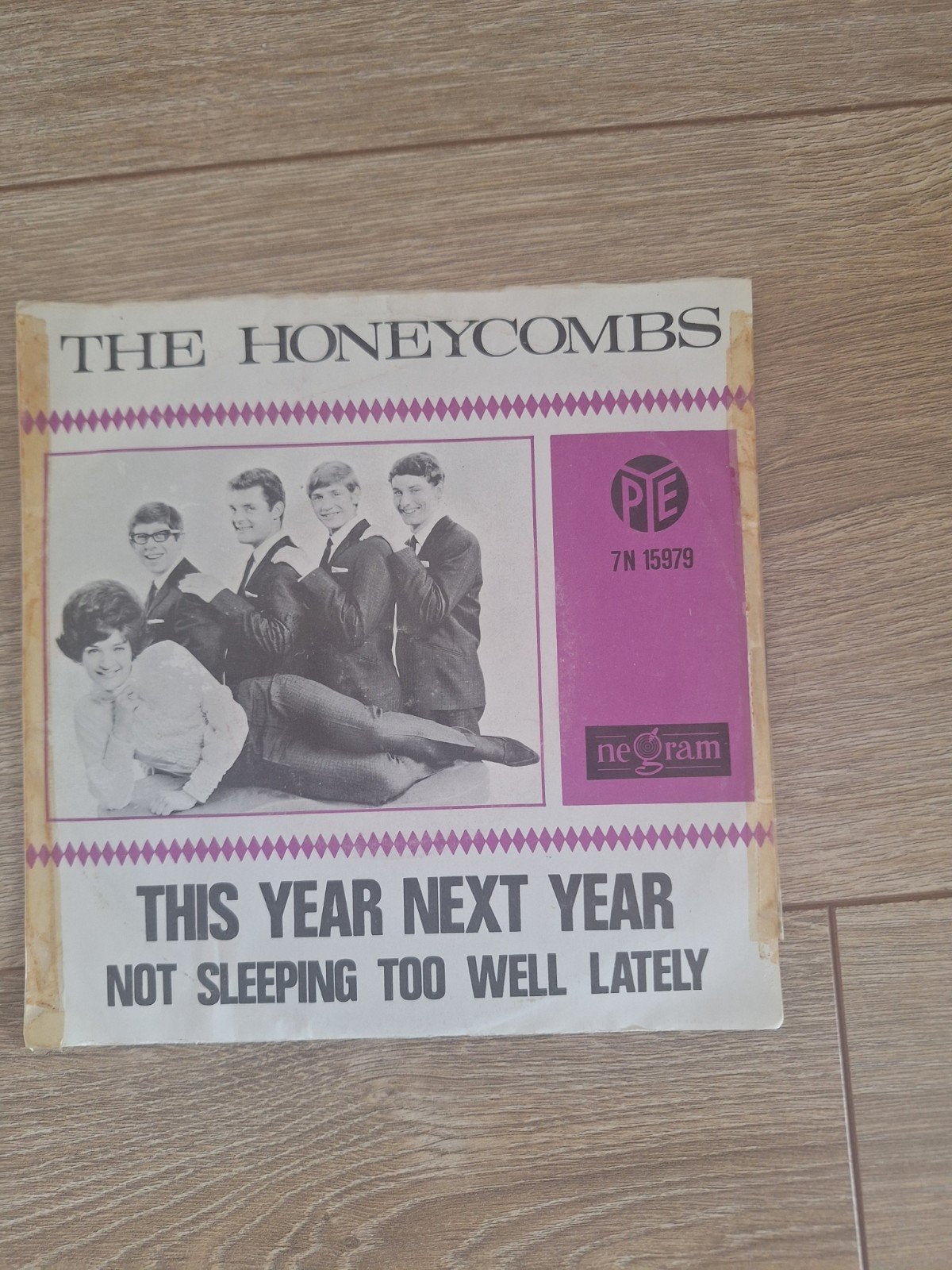 the honeycombs this year next year, Ophalen of Verzenden, Zo goed als nieuw, Pop