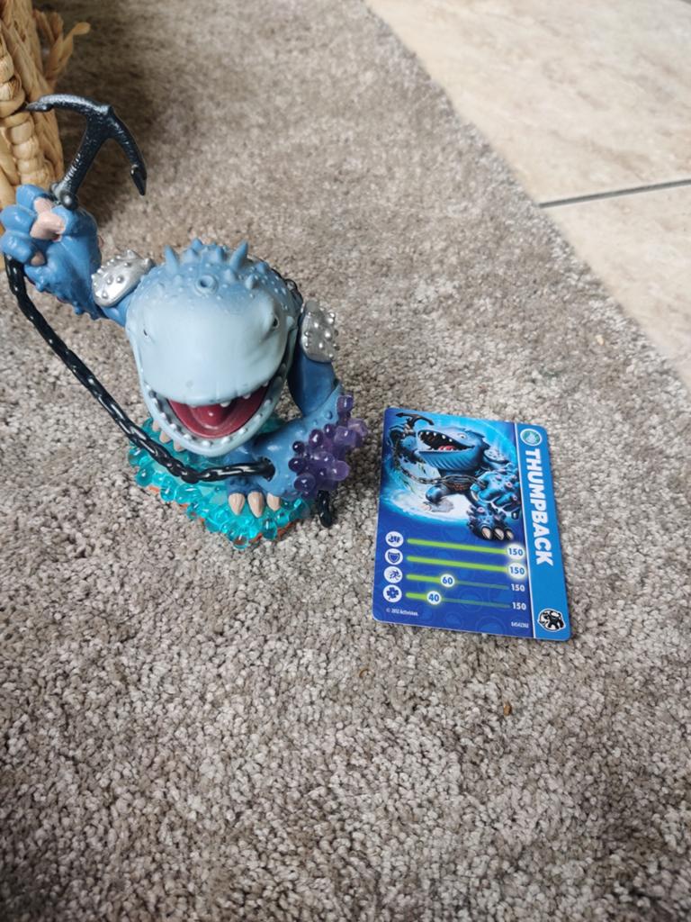 Skylanders Thumpback figuur met kaart, Ophalen of Verzenden, Zo goed als nieuw