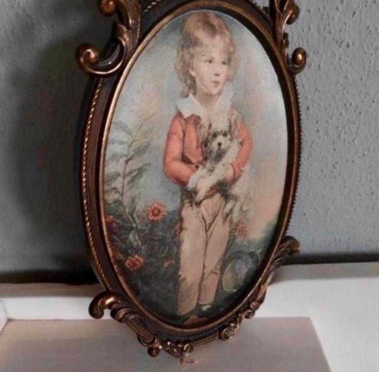 1960 Antiek schilderij klassiek in brons lijst kind met hond, Ophalen of Verzenden