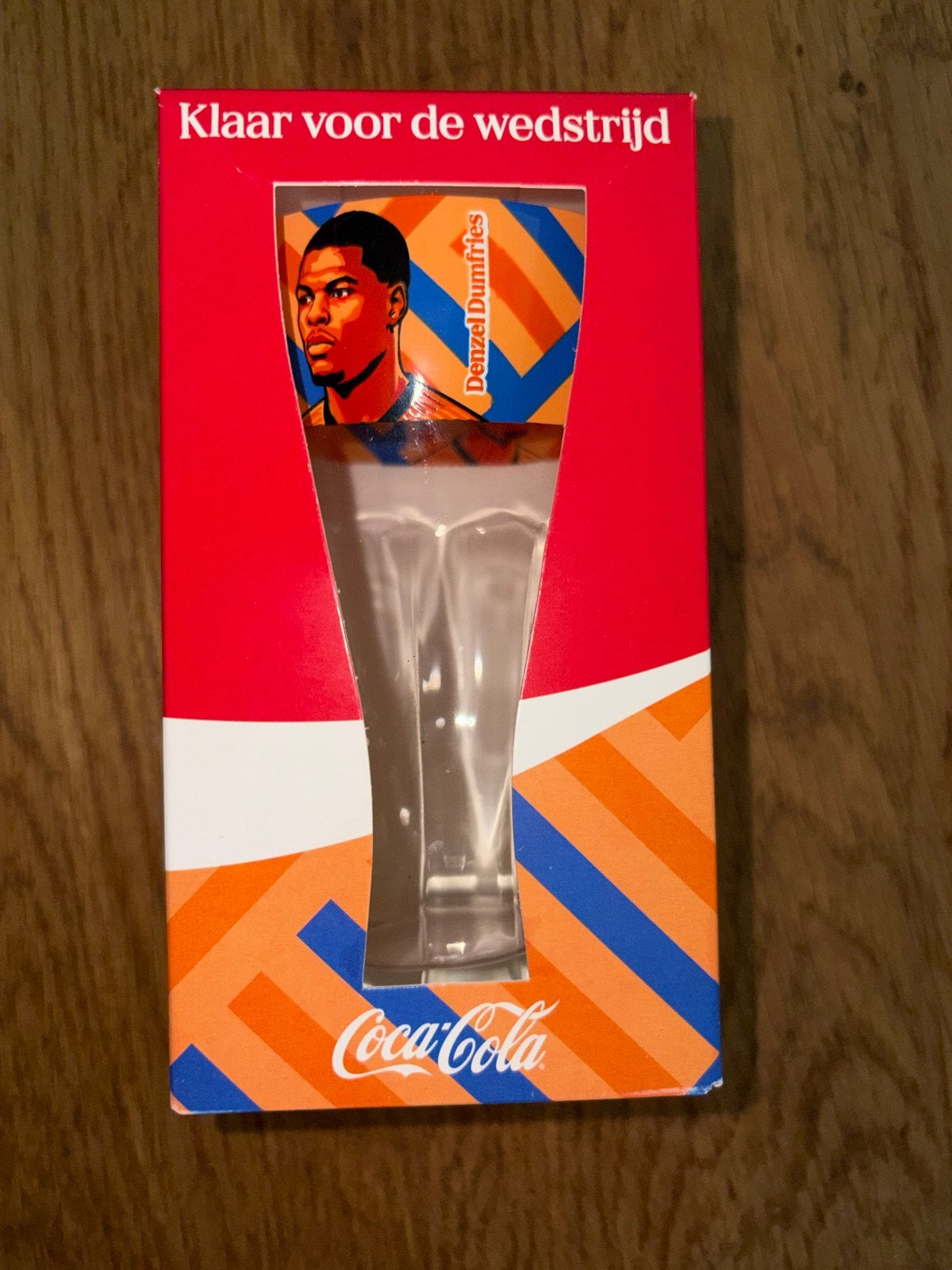 Coca-Cola Denzel Dumfries Glas - Klaar voor de wedstrijd, Ophalen of Verzenden, Nieuw, Overige sporten, Overige typen