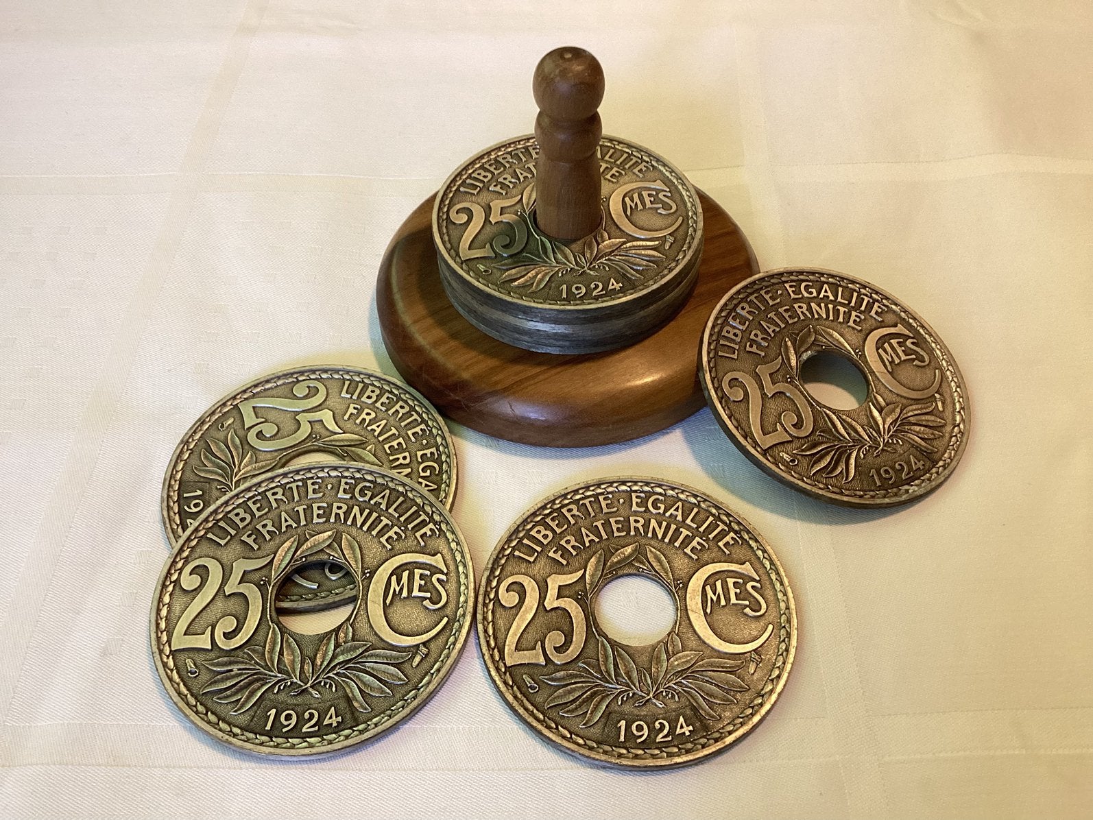 6 Onderzetters Liberté-Egalitè-Fraternitè op Standaard.1965., Ophalen of Verzenden