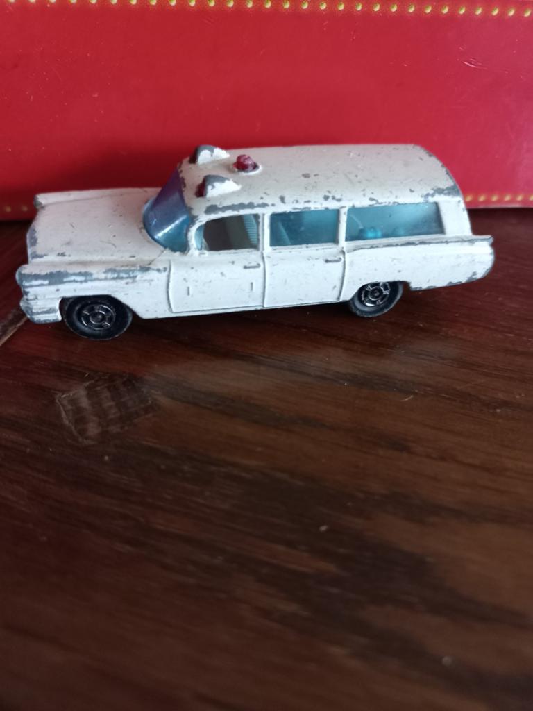 S&S Cadillac ziekenwagentjenr.54 54 made in England bij Lesn, Ophalen of Verzenden