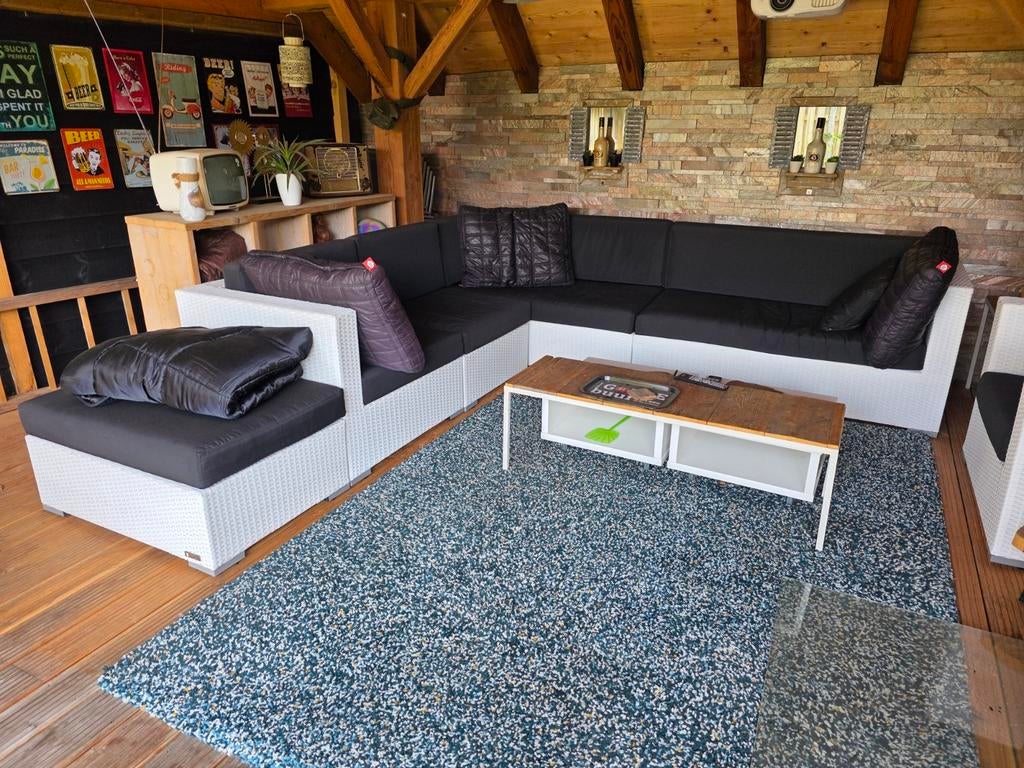 Witte Wicker Loungeset met Zwarte Kussens, Tuin en Terras, Tuinsets en Loungesets, Ophalen, 5 zitplaatsen, Bank, Zo goed als nieuw