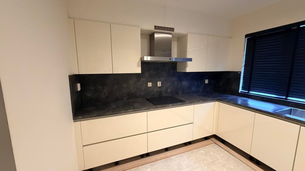 Moderne complete keuken met apparatuur (Bosch), Ophalen, Wit, Hoekkeuken, Zo goed als nieuw