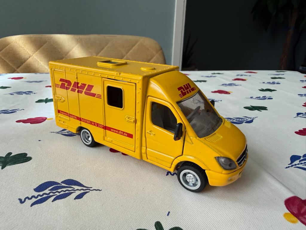 Siku 1936 Mercedes Benz Sprinter ll DHL - Zgan, Ophalen of Verzenden, Zo goed als nieuw, Bus of Vrachtwagen