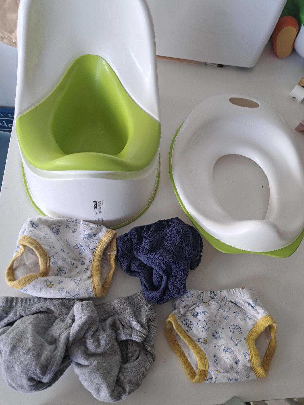 Potje en toiletverkleiner met 5x oefenbroekjes (oa Nijntje), Kinderen en Baby's, Ophalen of Verzenden, Gebruikt