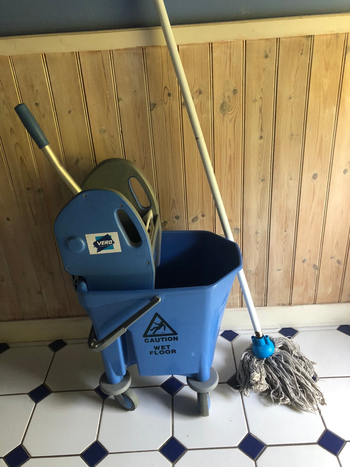 Dweilemmer - profi - met wringer en mop. Merk Vero, Ophalen