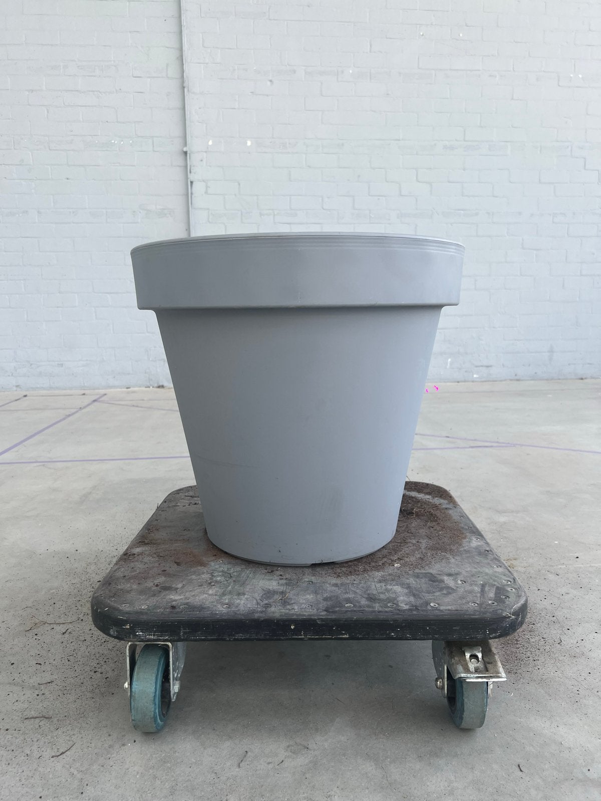 Grote grijze kunststof bloempot - 45 cm hoog, Tuin en Terras, Bloempotten, Ophalen, Kunststof, Gebruikt, 40 cm of meer