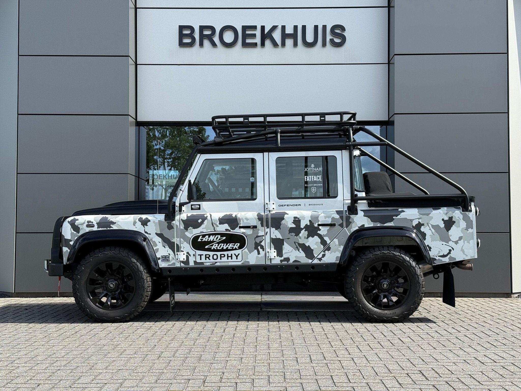 Land Rover Defender 110 TROPHY 2 Works V8 1of4, 12 maanden, Gebruikt, 405 pk, Wit